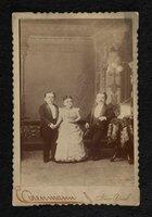 Photograph: M. Lavinia Warren standing with Primo and Ernesto Magri, white mat (version 2)