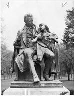 Statue of Thomas Hopkins Gallaudet and pupil, West Hartford